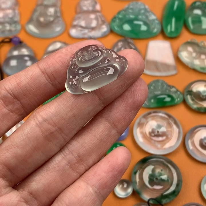 翡翠挂件未镶嵌….