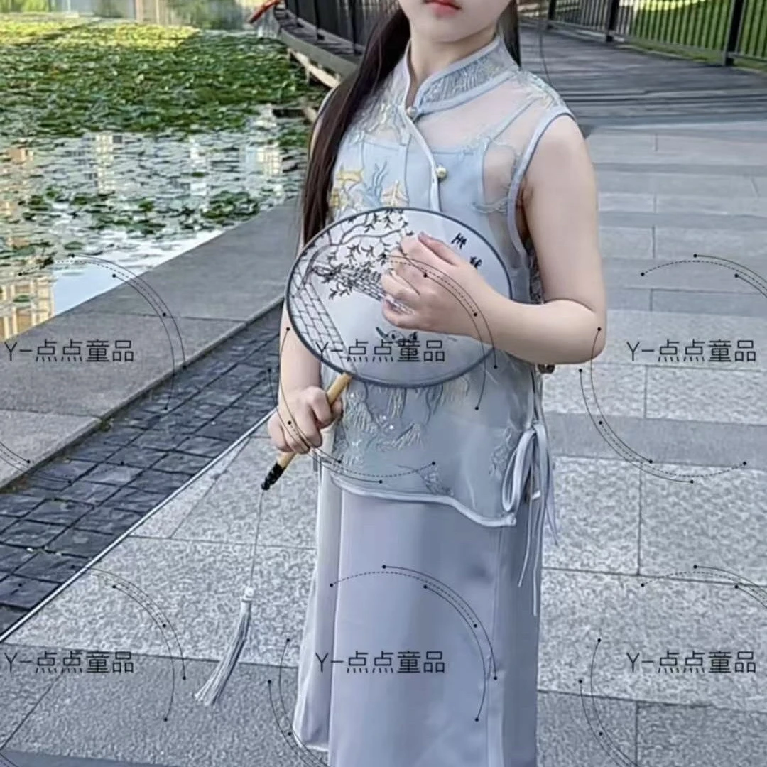 6681童装中式刺绣吊带套装