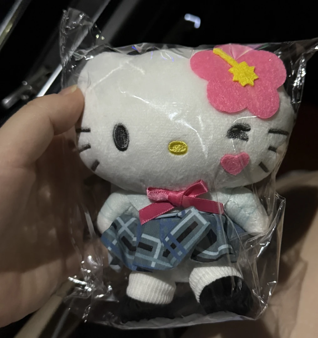 白色猫咪玩偶
