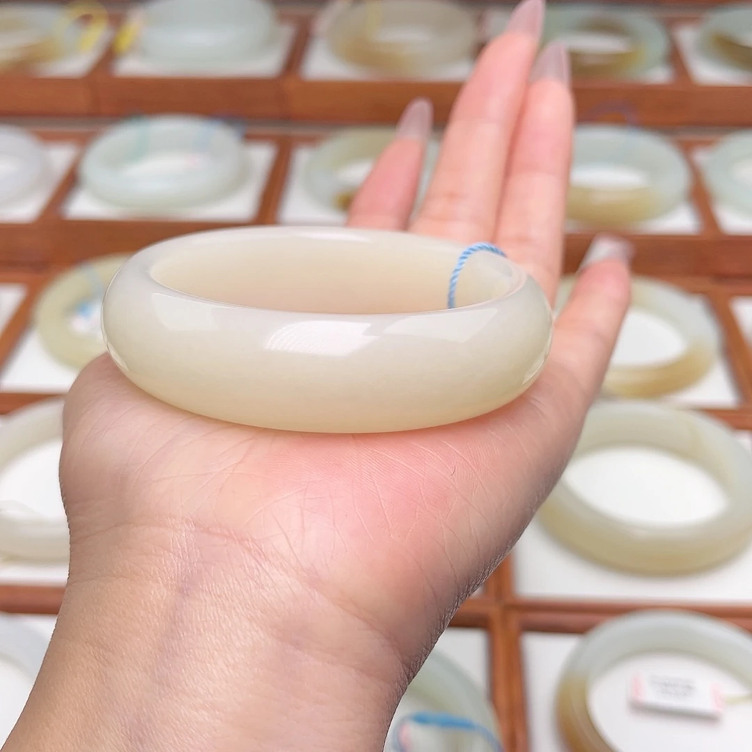 和田玉手镯未镶嵌57.9