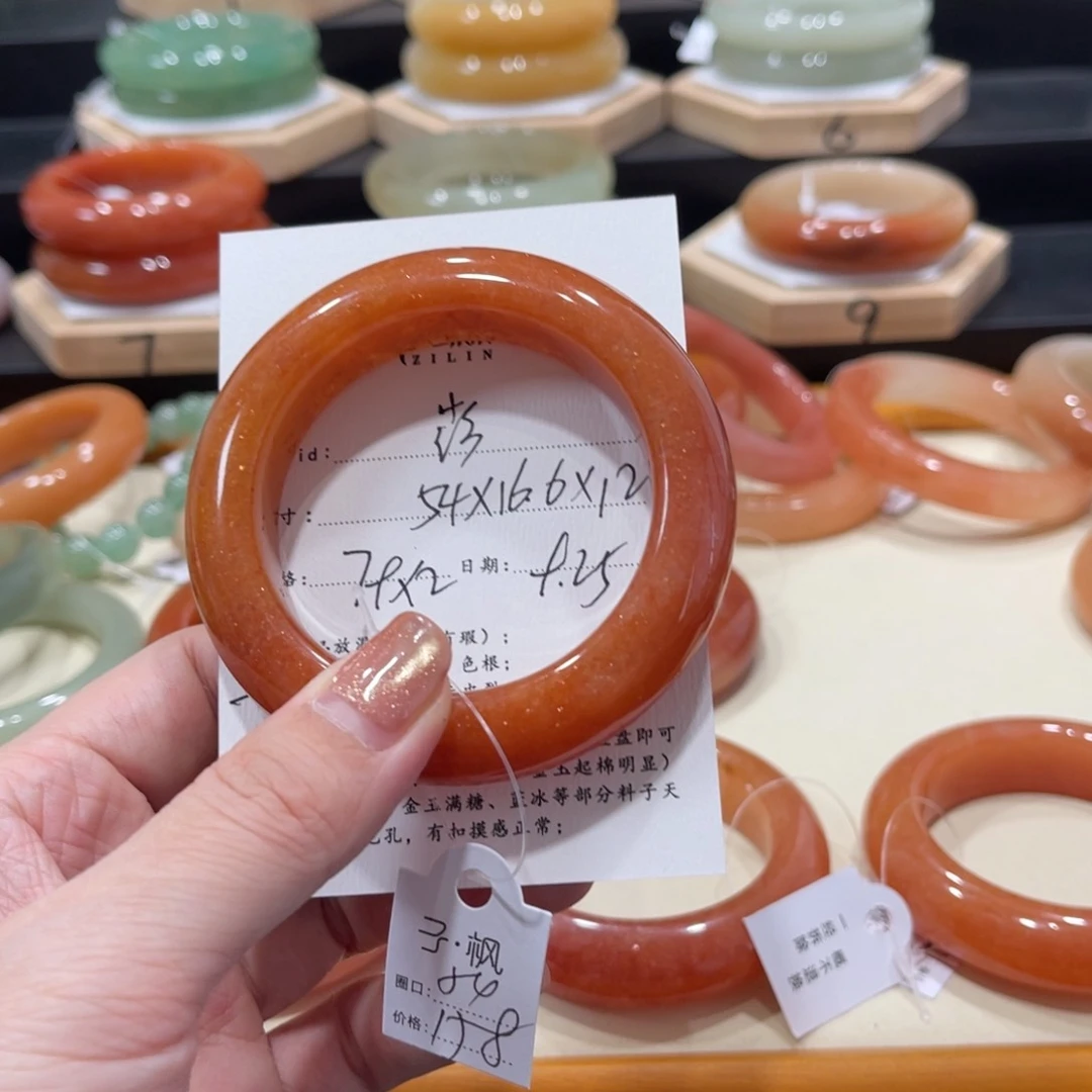 未镶嵌手镯石英质玉～****?