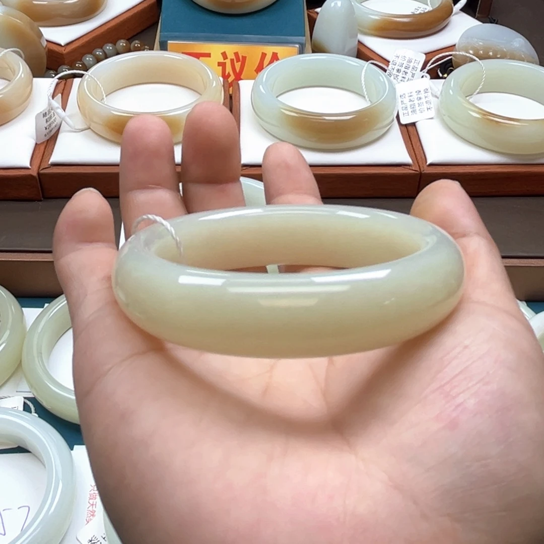 未镶嵌手镯和田玉