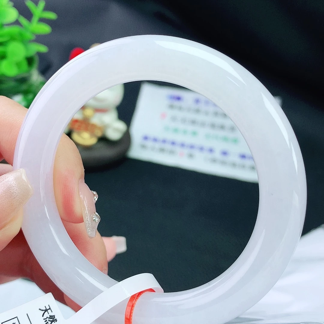 翡翠手镯未镶嵌54圈