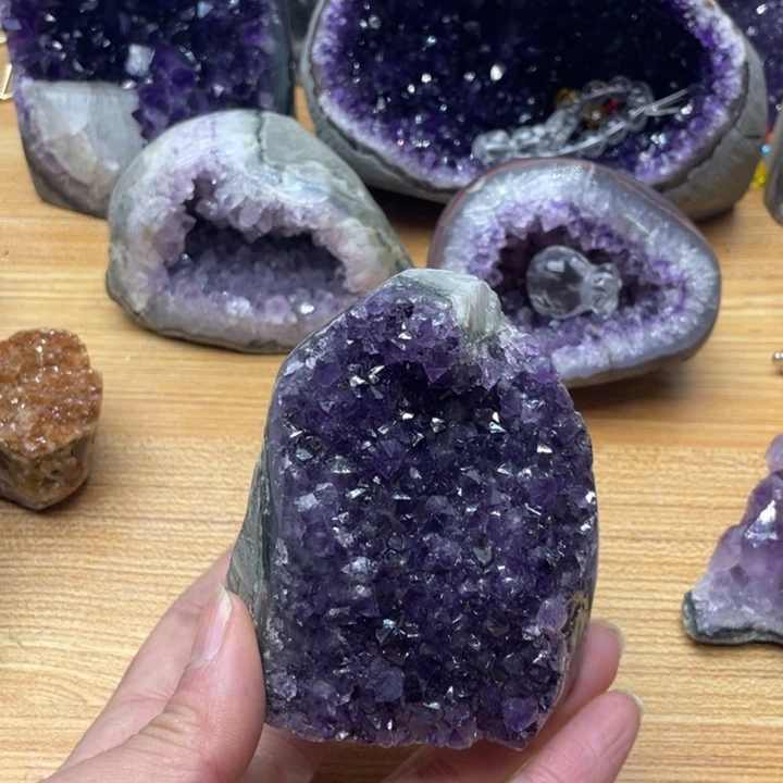 紫晶水晶摆件未镶嵌