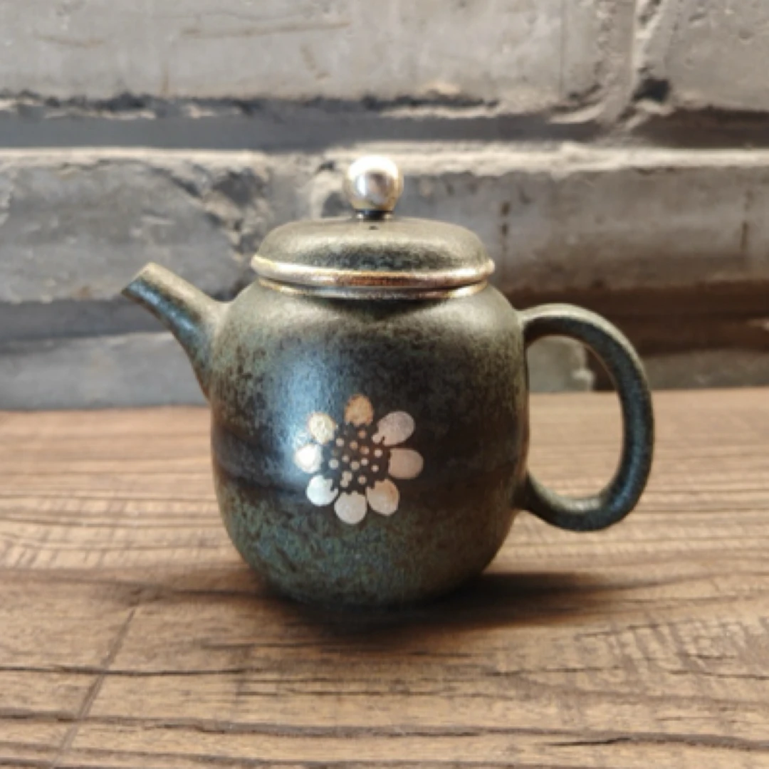 粗陶鎏银美人肩壶