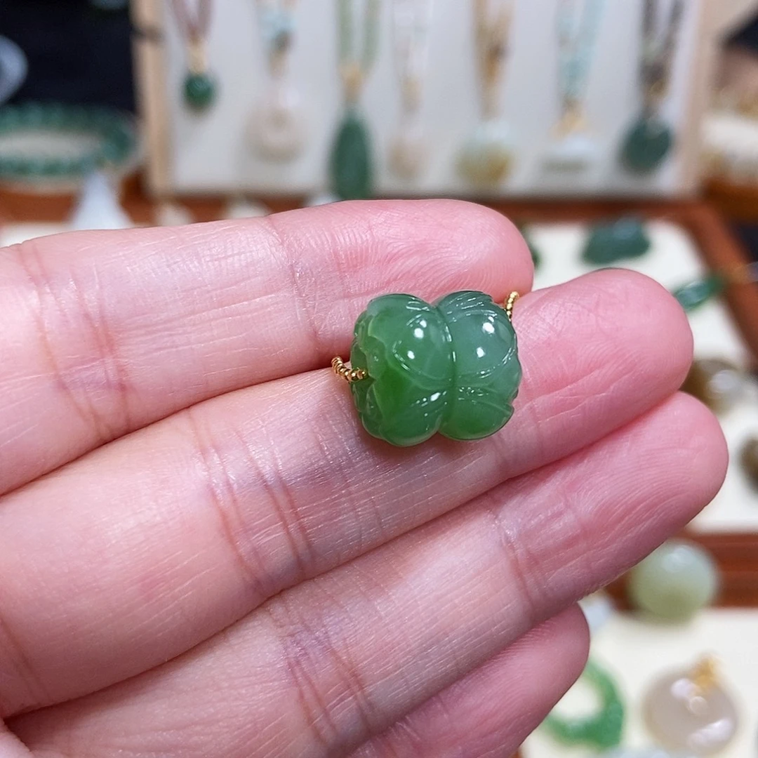 和田玉未镶嵌吊坠(赠链)