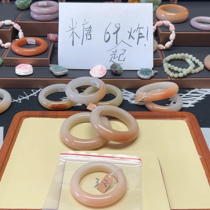未镶嵌手镯石英质玉呀*?38