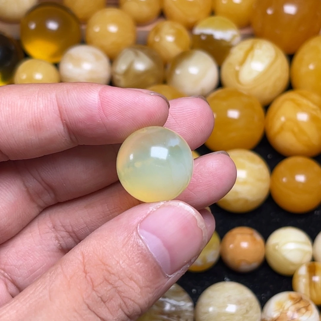 琥珀未镶嵌裸石蜜蜡满绿荧光18.3