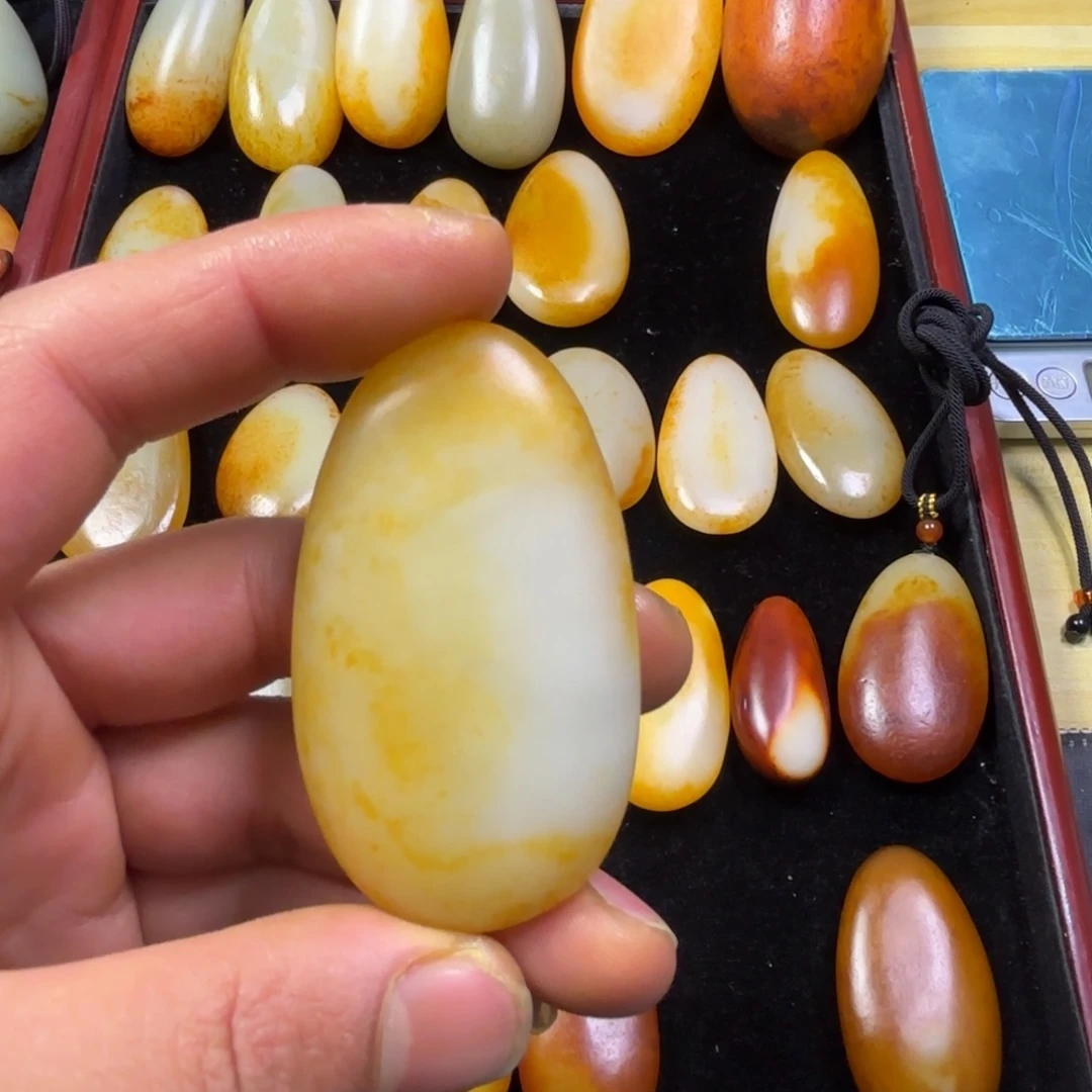 冰***恋和田玉未镶嵌颈饰