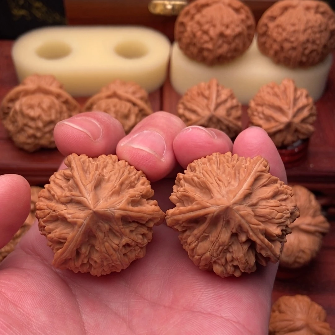 桃核把件铠*粗筋大奔39