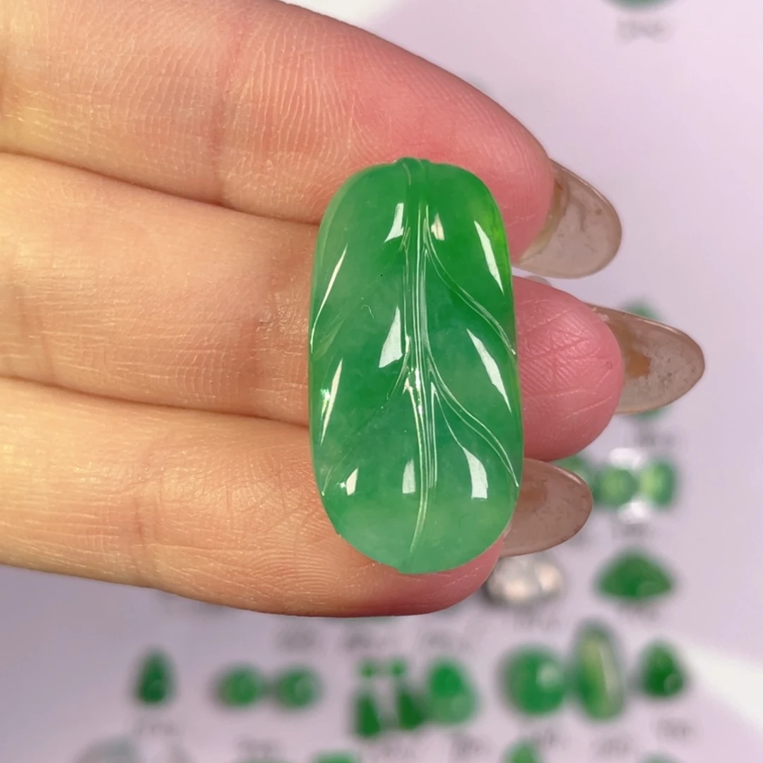 翡翠未镶嵌颈饰裸石