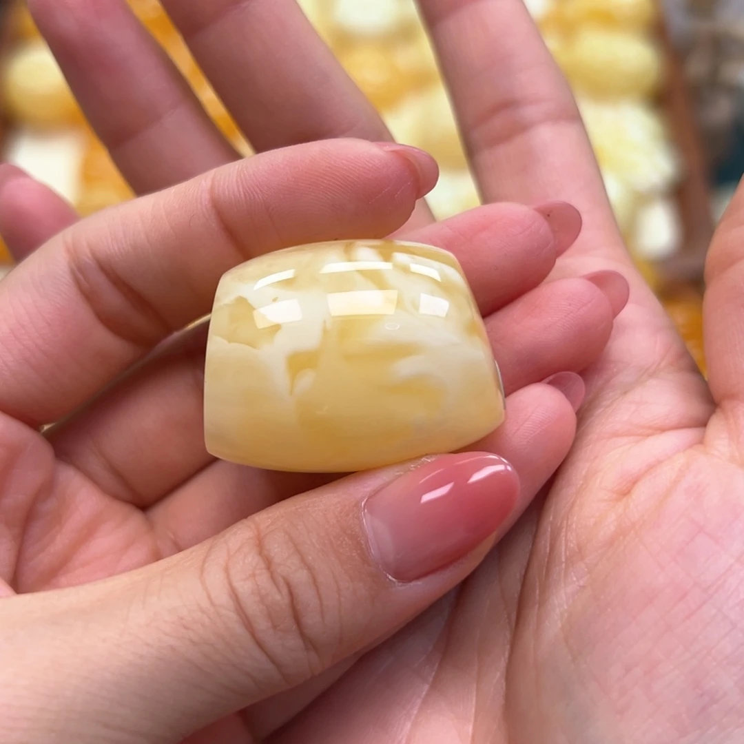 用***7琥珀未镶嵌颈饰蜜蜡