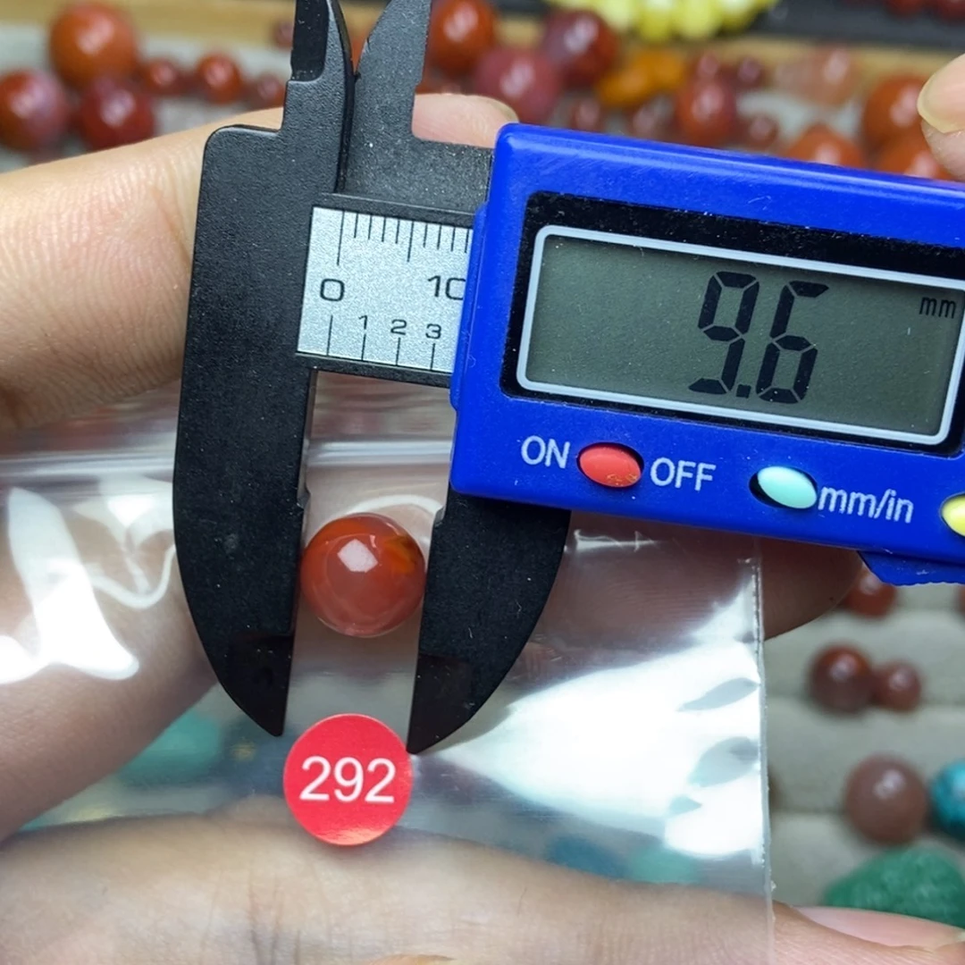 南红玛瑙未镶嵌有瑕疵