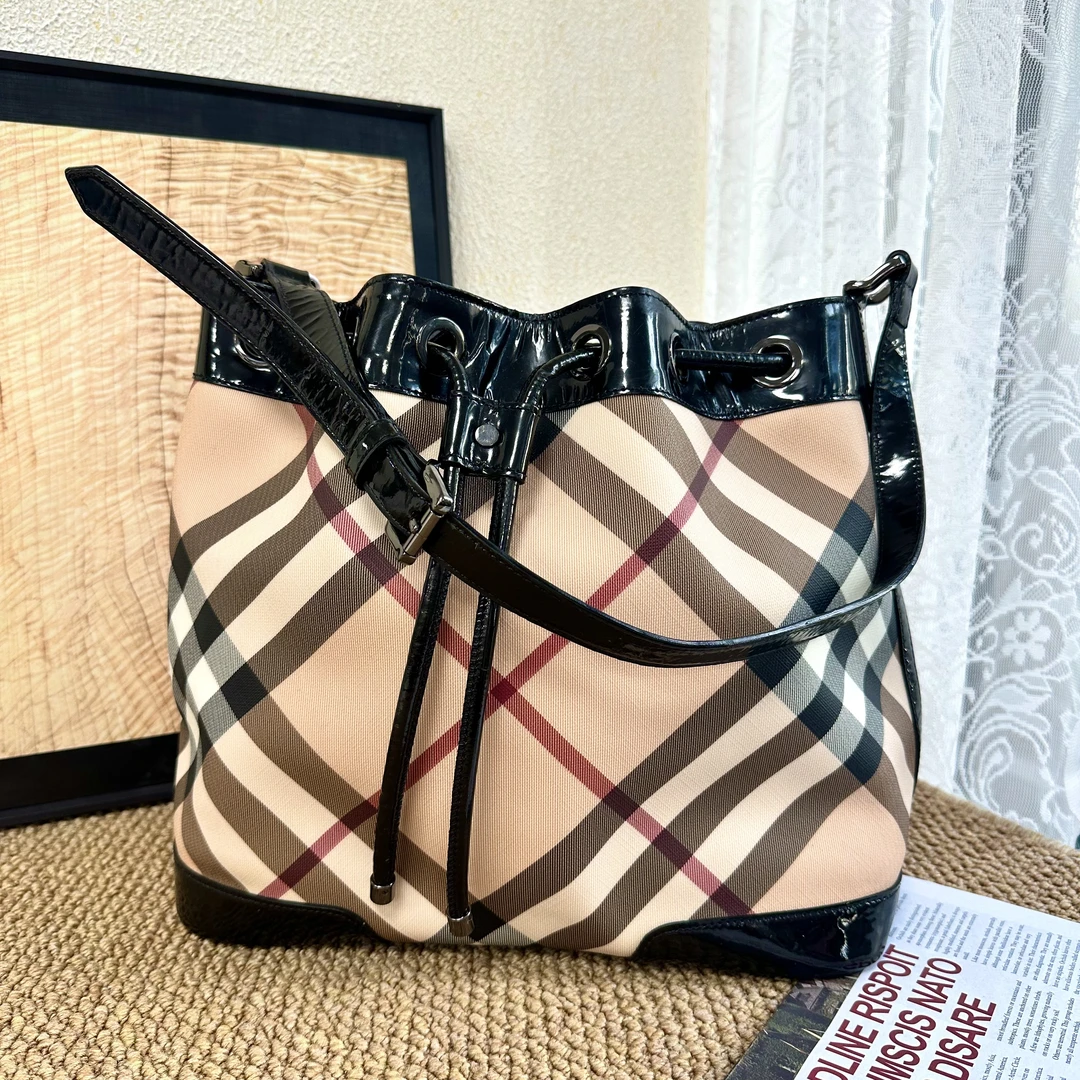 95新 BURBERRY/博柏利 XM/经典格纹单肩抽绳水桶包/HD01714020