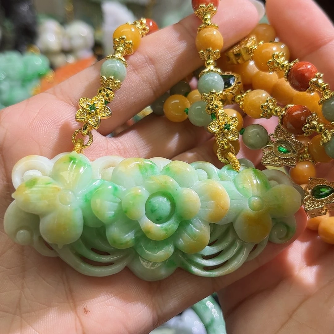 翡翠未镶嵌颈饰待编织