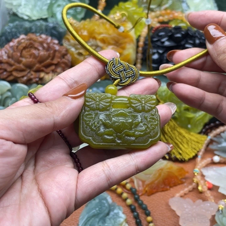 未镶嵌蛇纹石玉颈饰