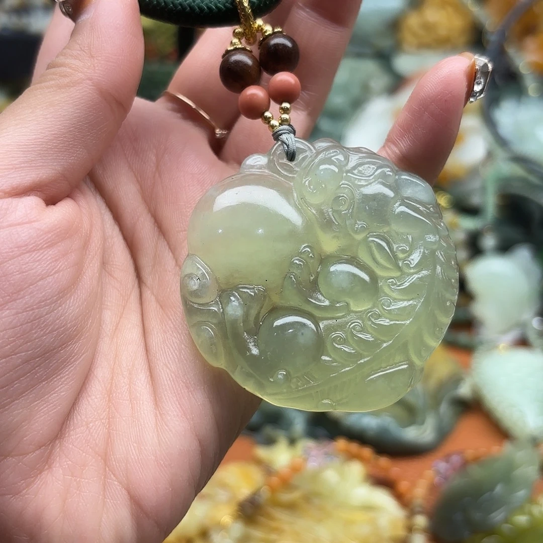 蛇纹石玉未镶嵌吊坠