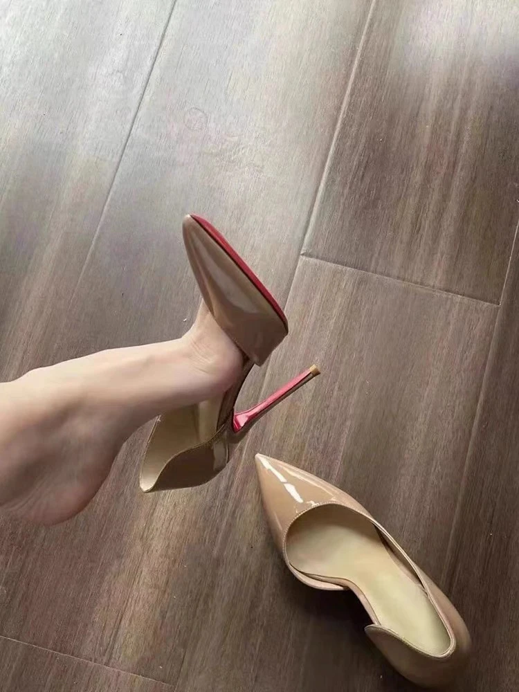 香港专柜2025新款尖头侧空性感裸色高跟鞋女绝美细跟黑色漆皮单鞋