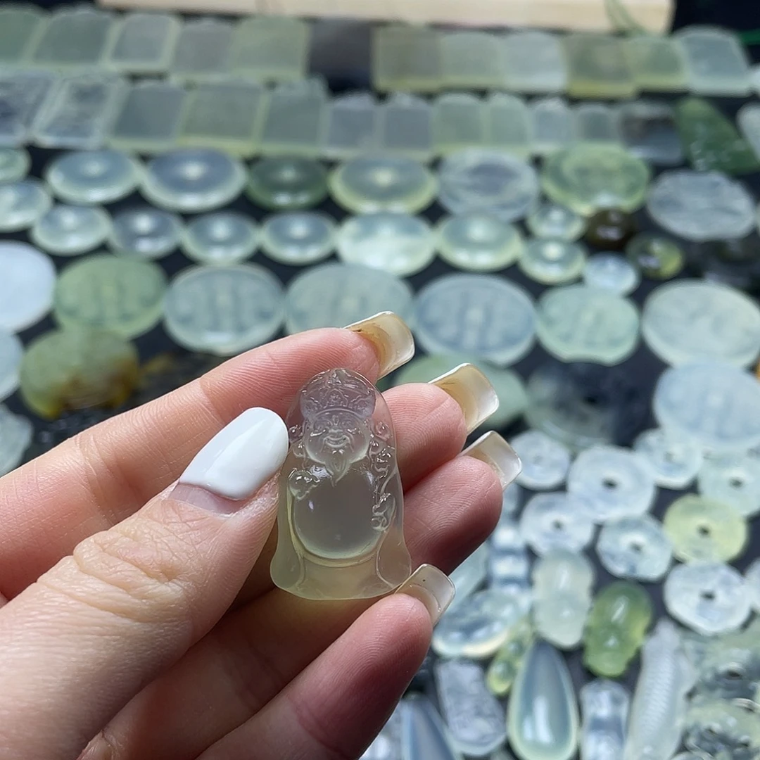 岫玉未镶嵌项圈财神