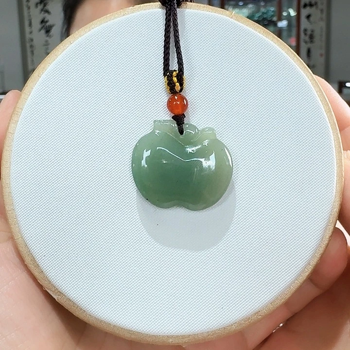 颈饰未镶嵌密玉（石英质玉）