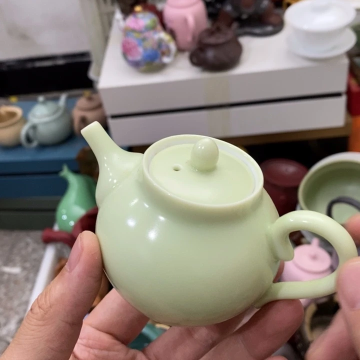 陶瓷艺术品及陶瓷壶