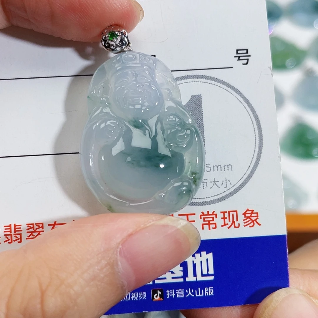 翡翠18K金镶嵌颈饰吊坠