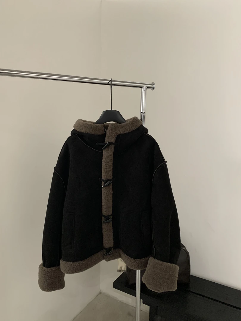 【鹅鹅老板】暮色暖冬| 减龄牛角扣毛毛外套