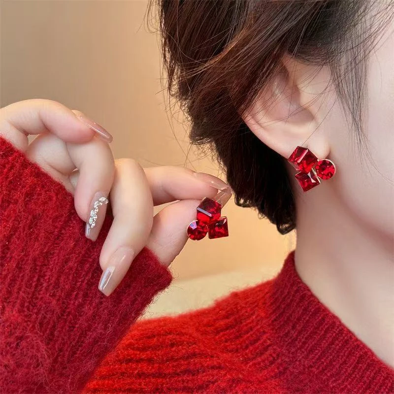 铜合金耳饰 红色水晶耳钉新款2025爆款新年耳环小众首饰高级感