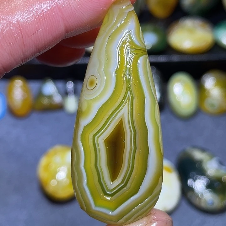 玛瑙/玉髓未镶嵌珠宝奇石