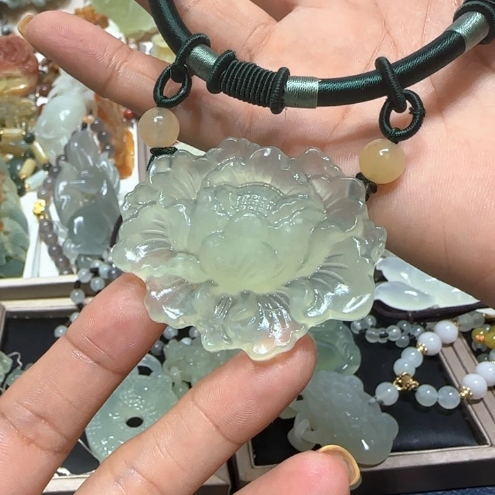 蛇纹石玉未镶嵌吊坠