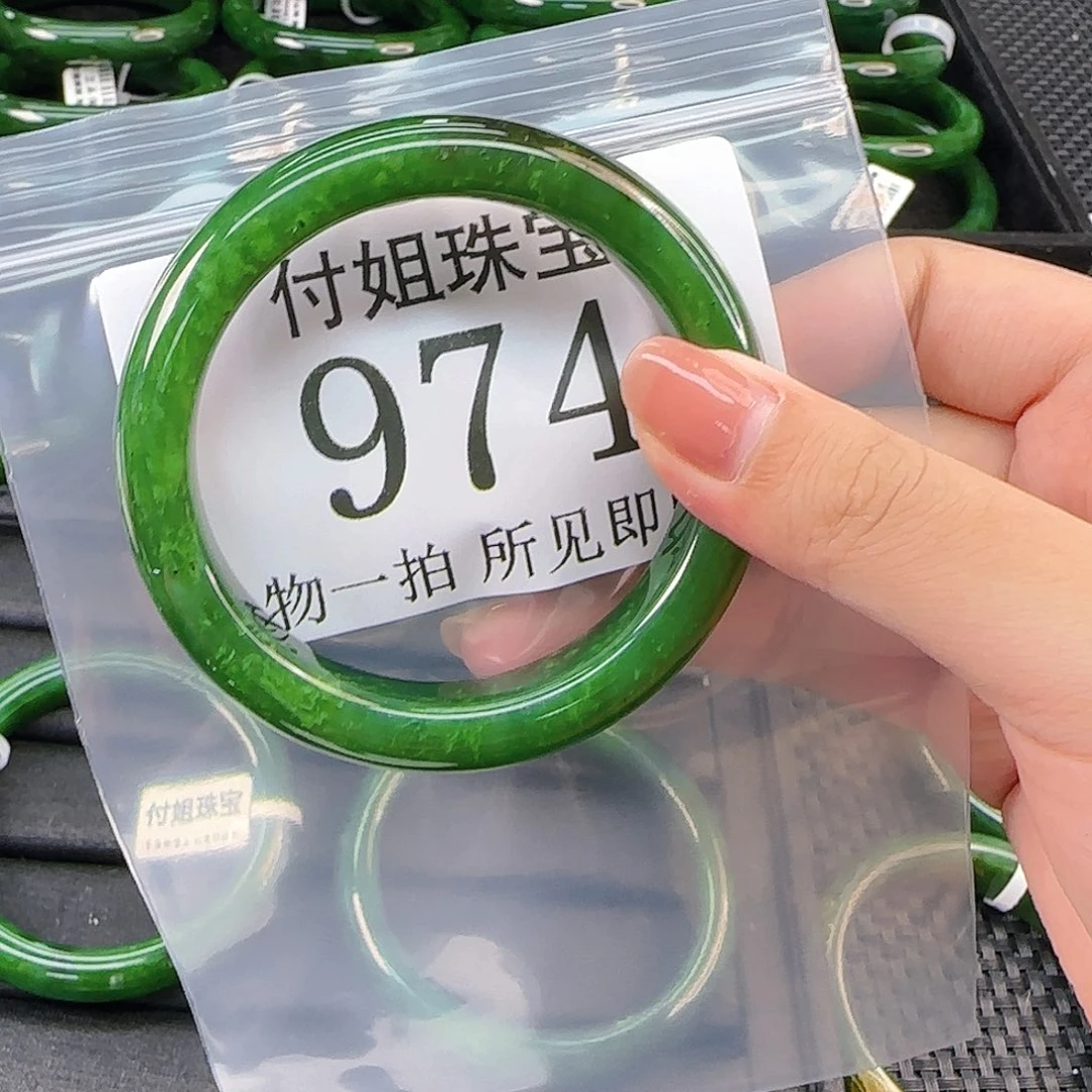 颈饰未镶嵌和田玉手镯59 974