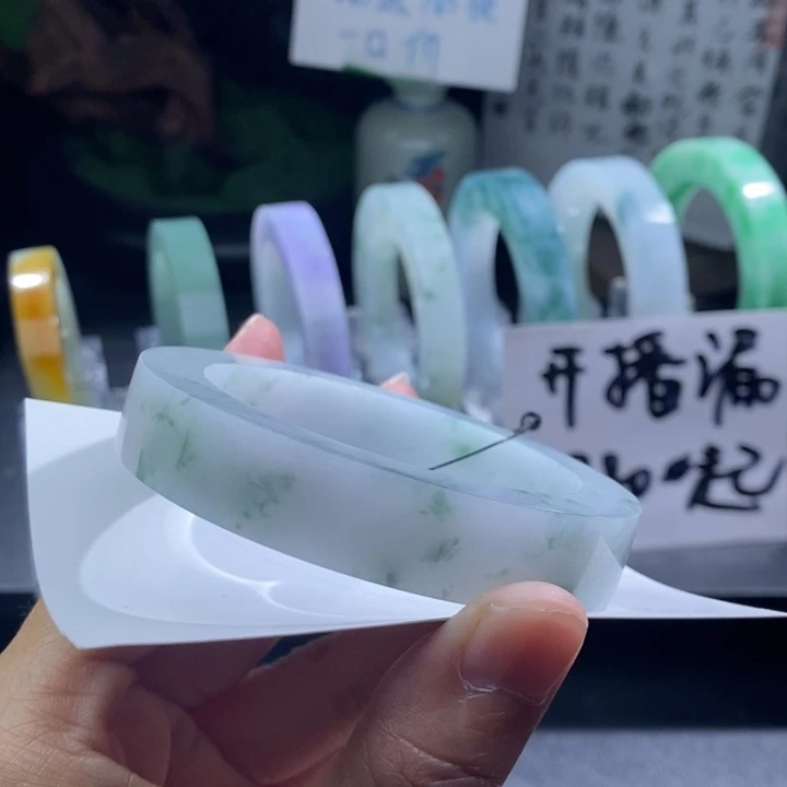 定制翡翠未镶嵌手镯