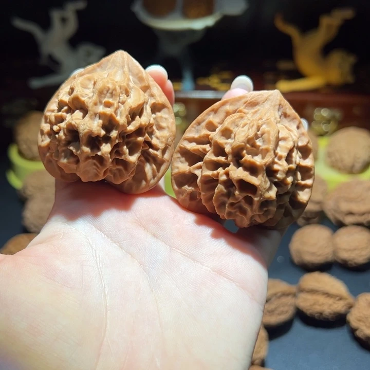 不***急文玩核桃把件龙鳞帝王