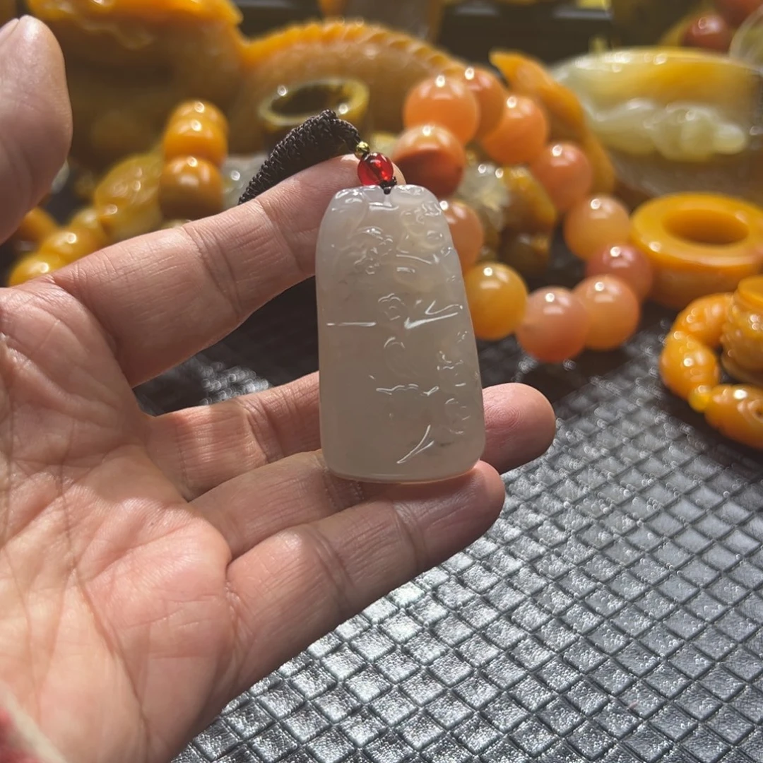 石英质玉未镶嵌颈饰