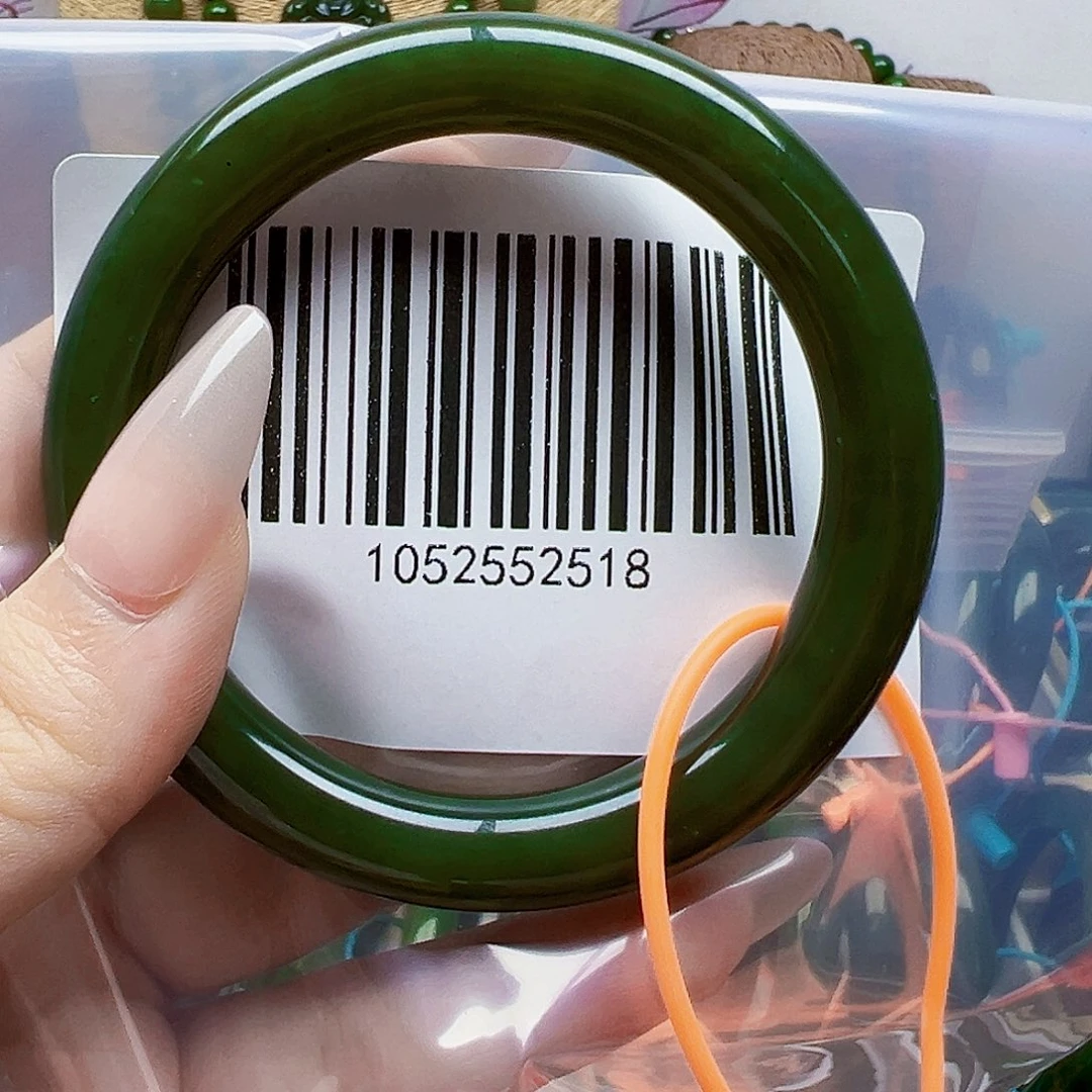 羽****和田玉手镯未镶嵌55