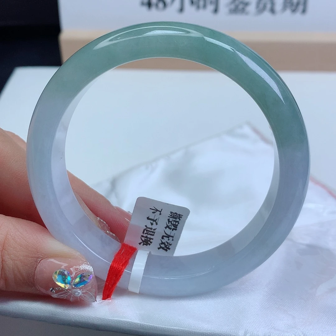 翡翠手镯未镶嵌56圈口