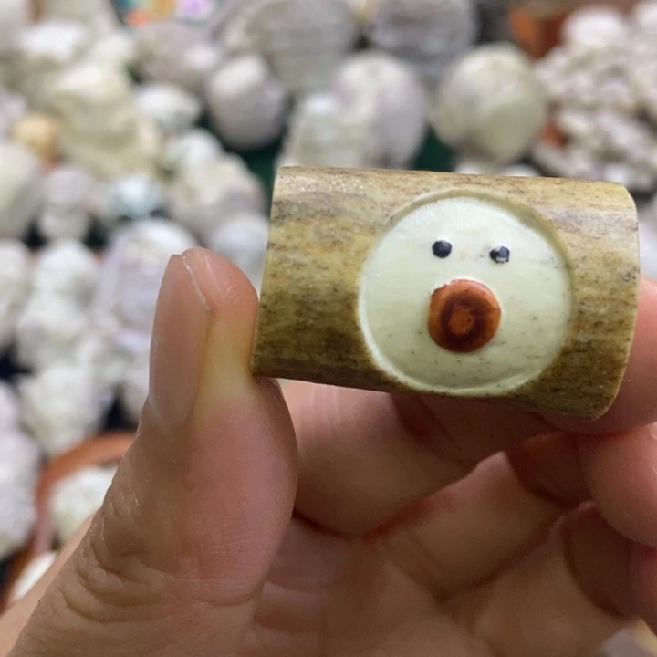 配饰鹿角雕刻一个出