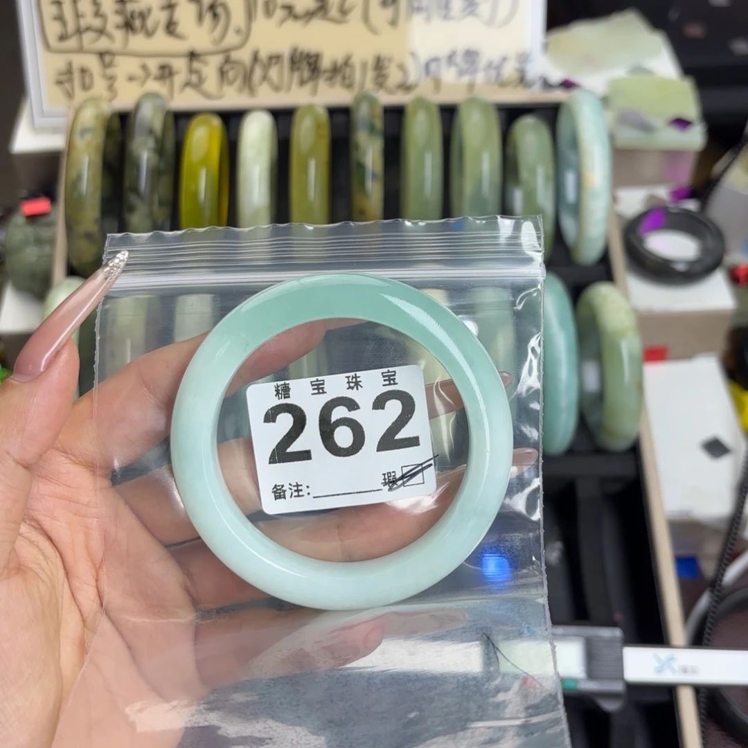 未镶嵌蛇纹石玉手镯抓****丘