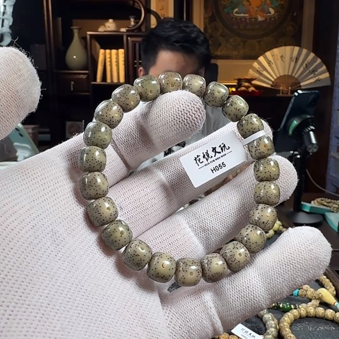 胖***虫手串星月菩提10x9 绿糯冰针尖星 H055