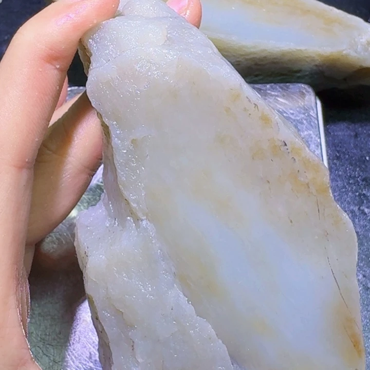 未镶嵌和田玉（糖玉）珠宝半成品
