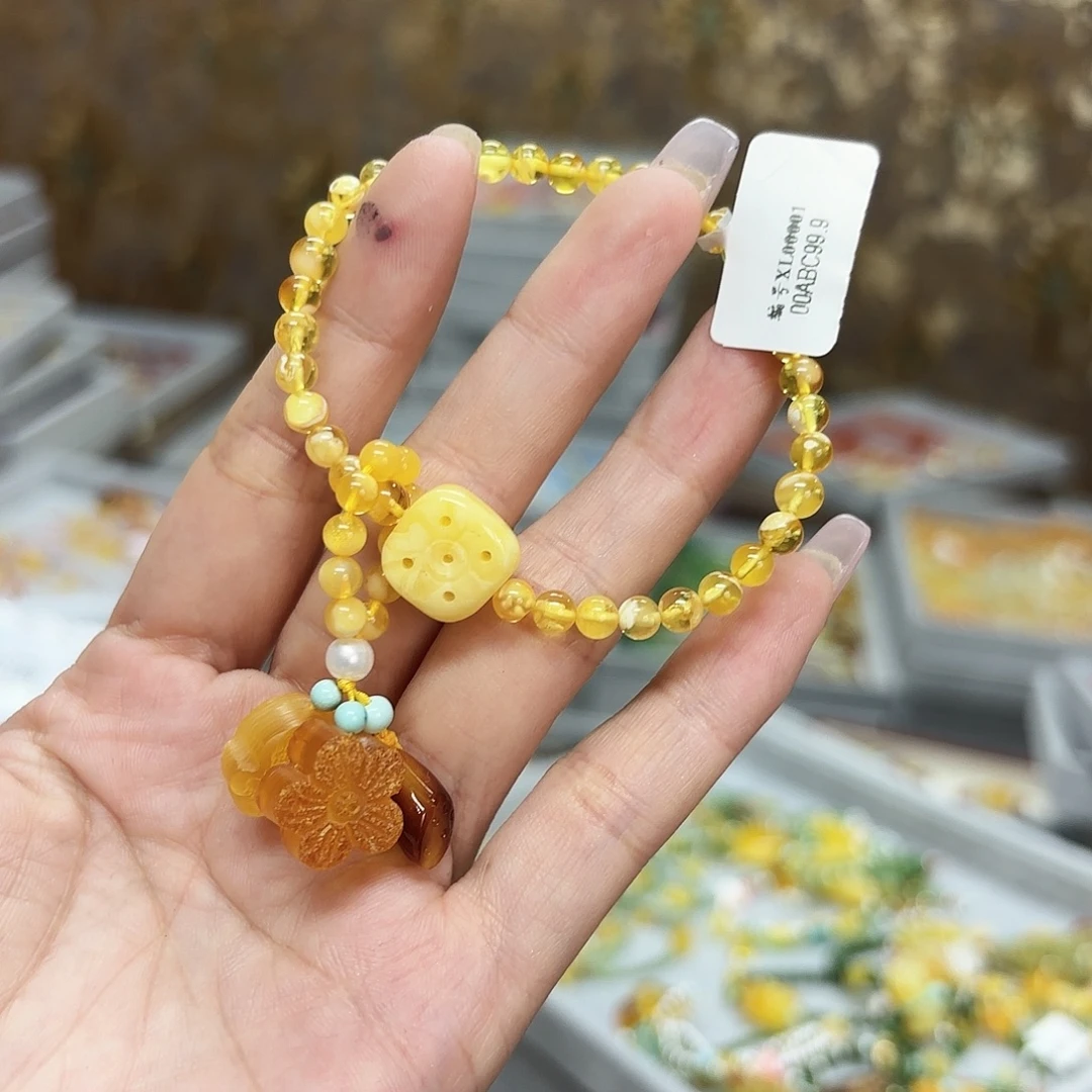 琥珀未镶嵌颈饰琥珀