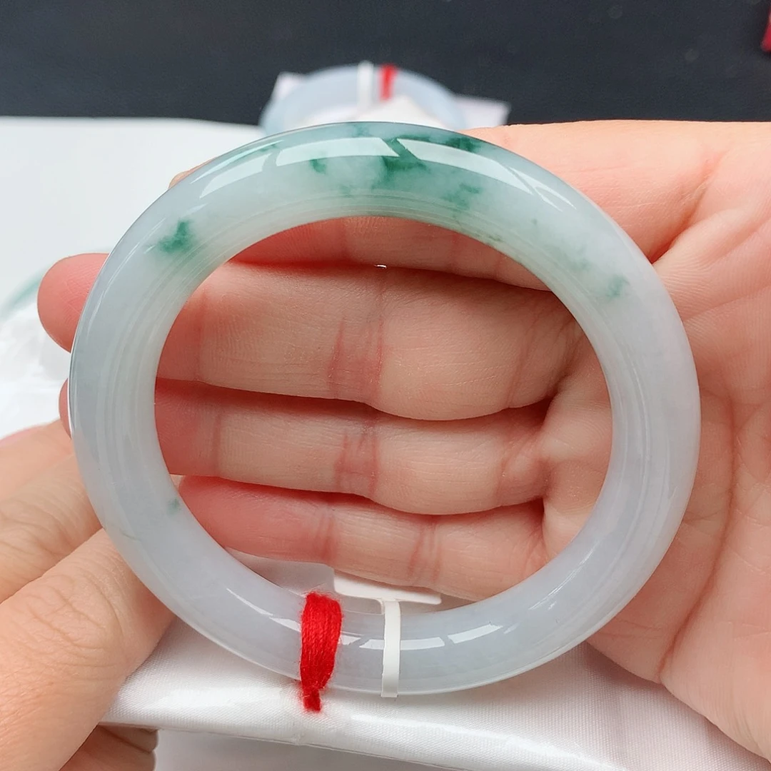 翡翠手镯未镶嵌天然翡翠