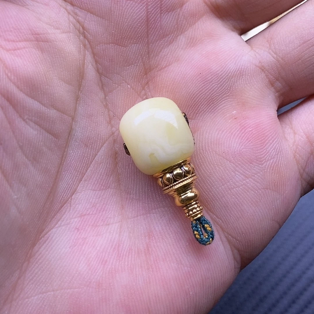 18K金镶嵌琥珀裸石猪*爸13.3mm