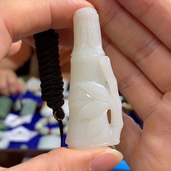 淡***叔颈饰未镶嵌和田玉