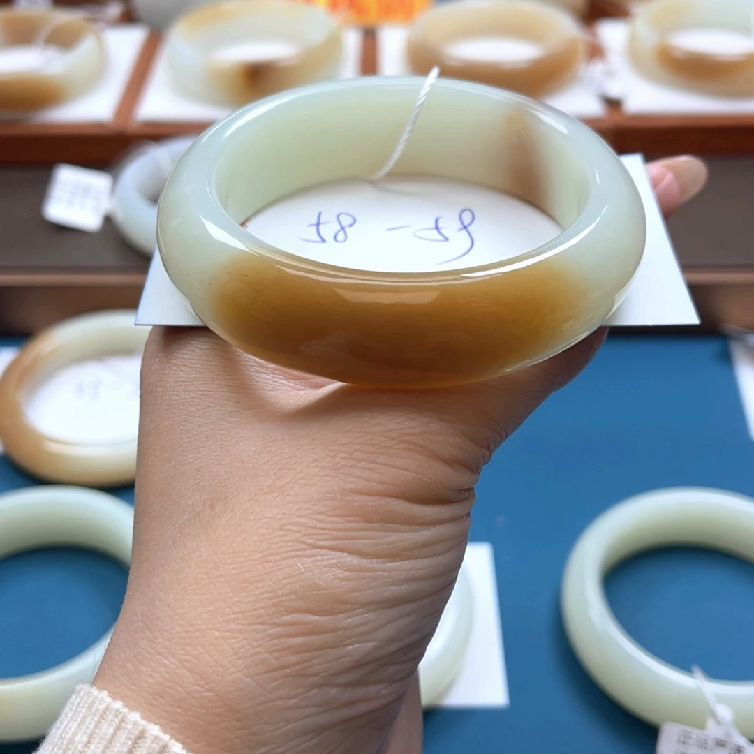 未镶嵌手镯和田玉（糖玉）