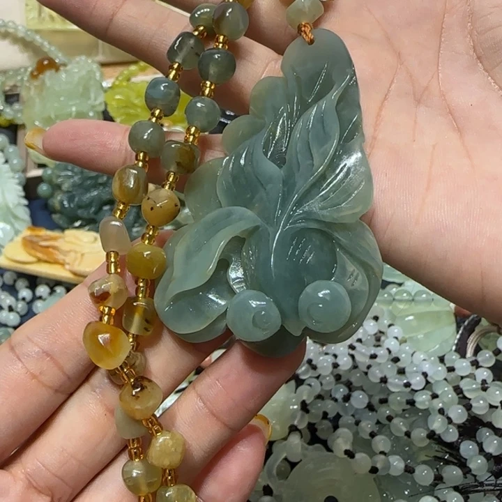 未镶嵌蛇纹石玉吊坠