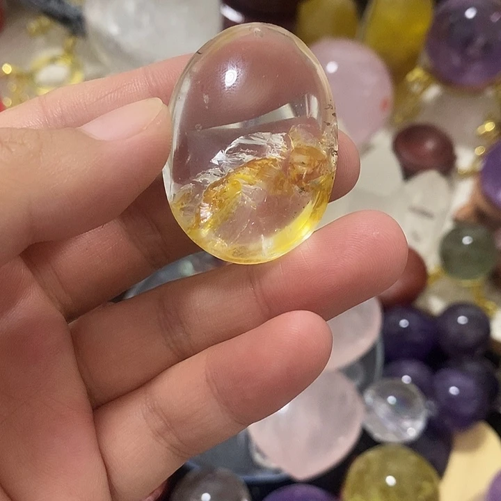 石材崽***。黄胶花手把件！