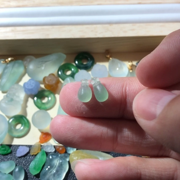 定制翡翠未镶嵌挂件