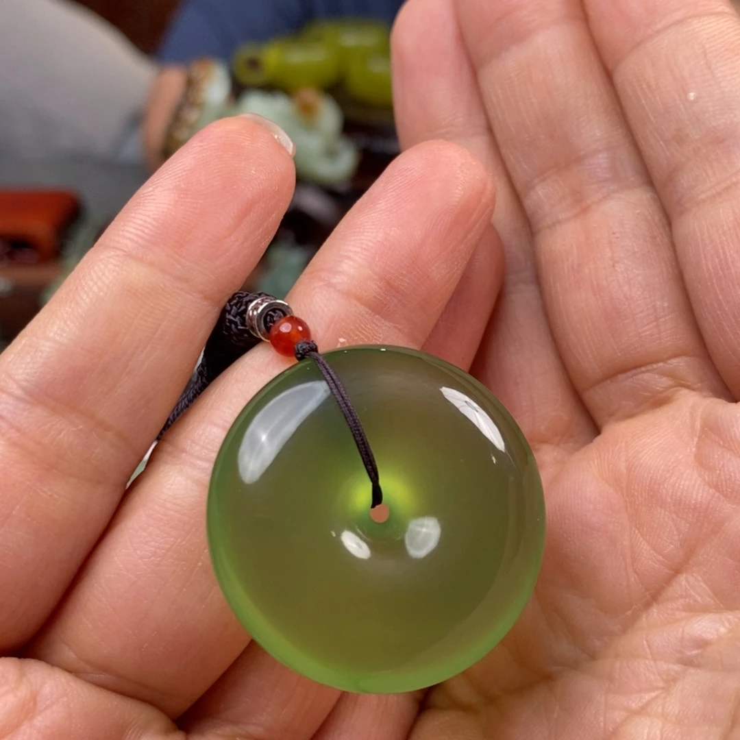 武***刀未镶嵌蛇纹石玉挂件