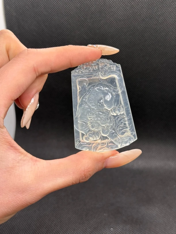 岫玉白冰下山虎方牌吊坠财源广进男士生肖女士守护